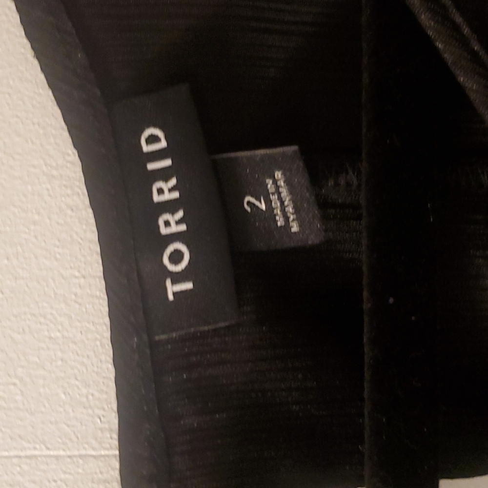 Top - Picture 2 of 2